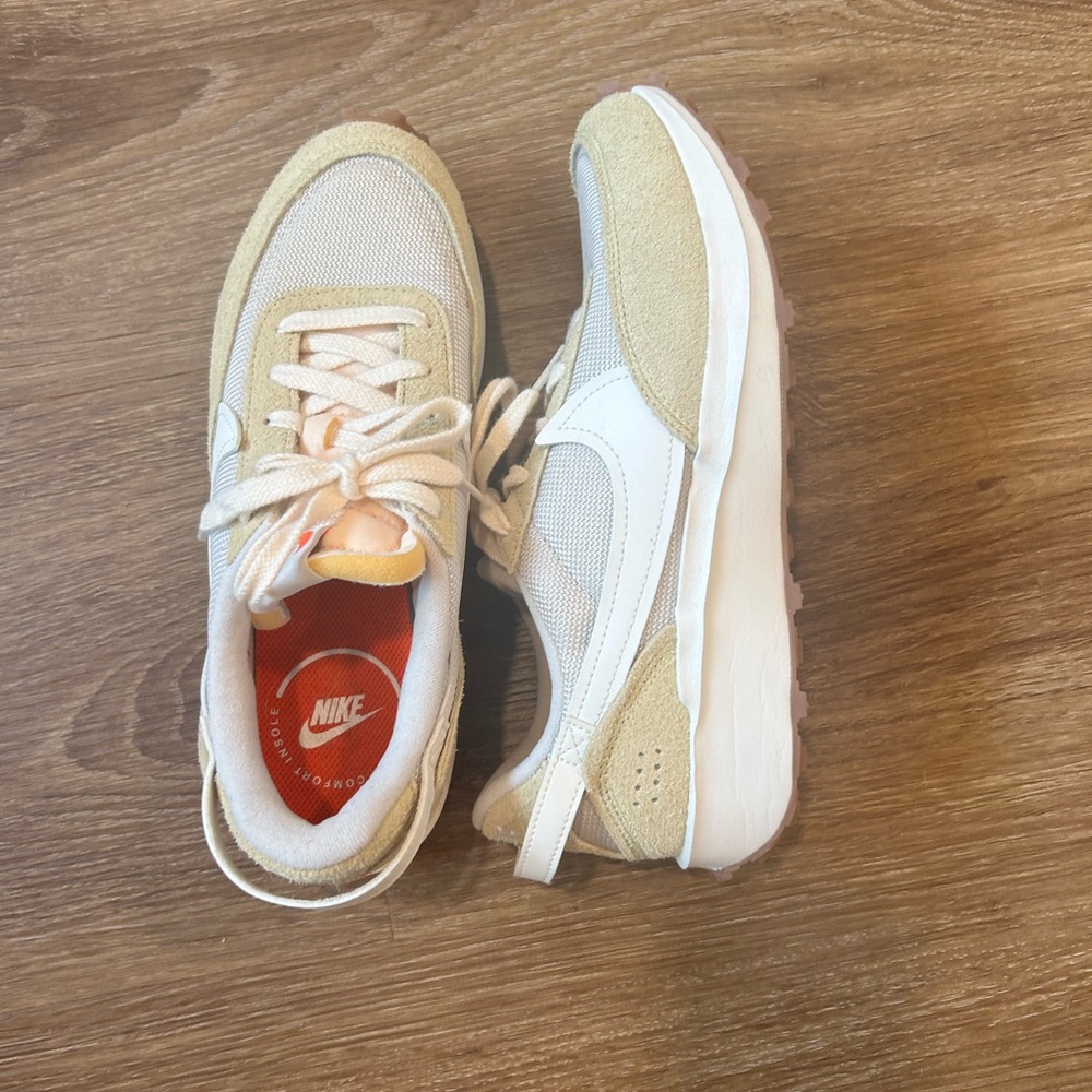 Like new Nike Waffle Debut